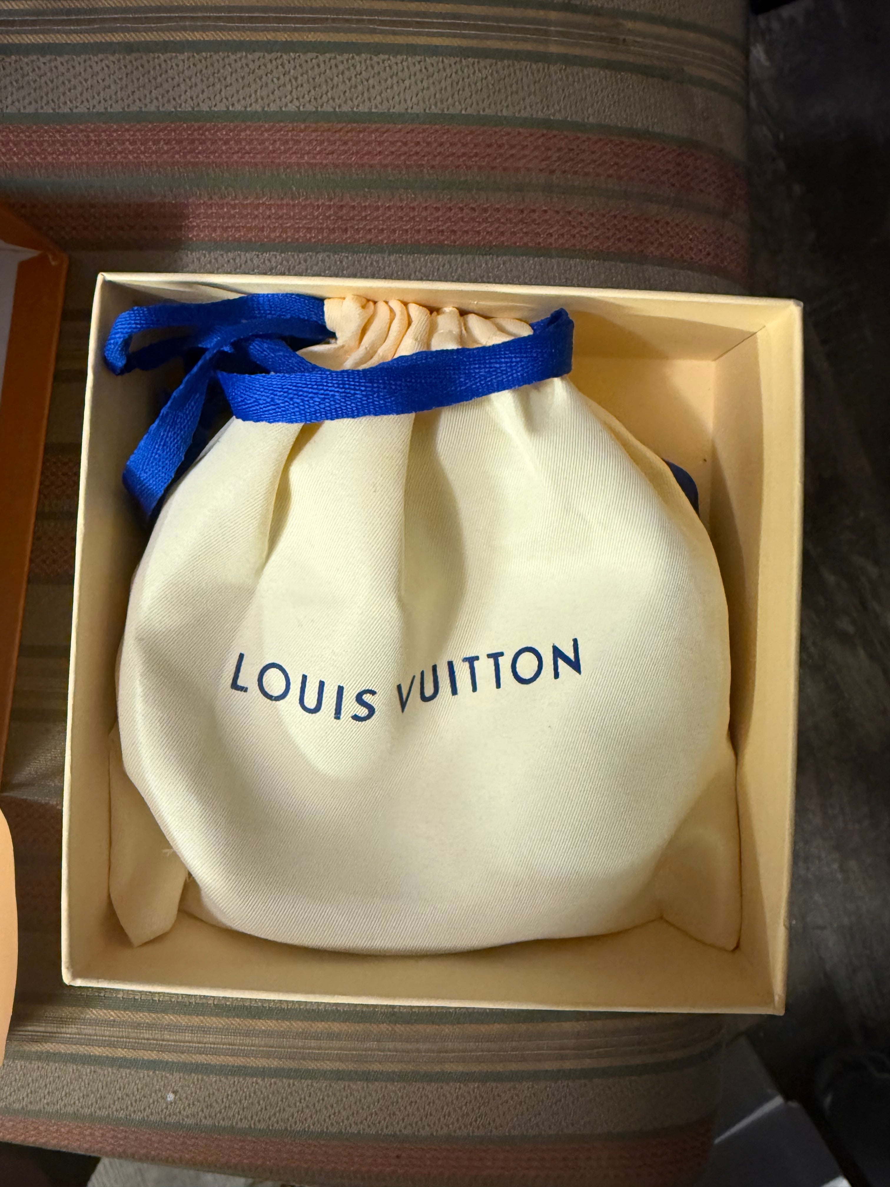 Louis Vuitton Black belt 38 waist