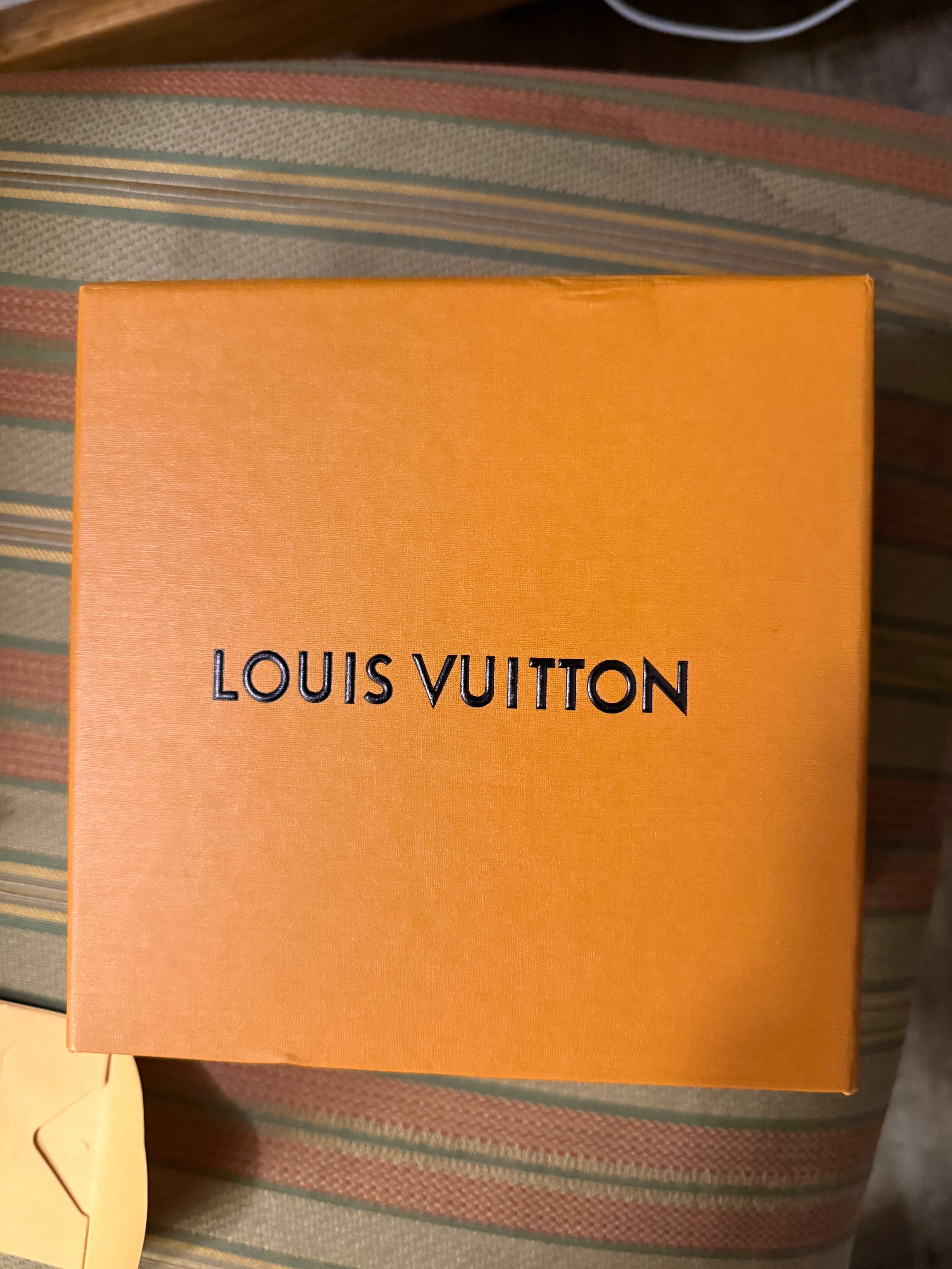 Louis Vuitton Black belt 38 waist